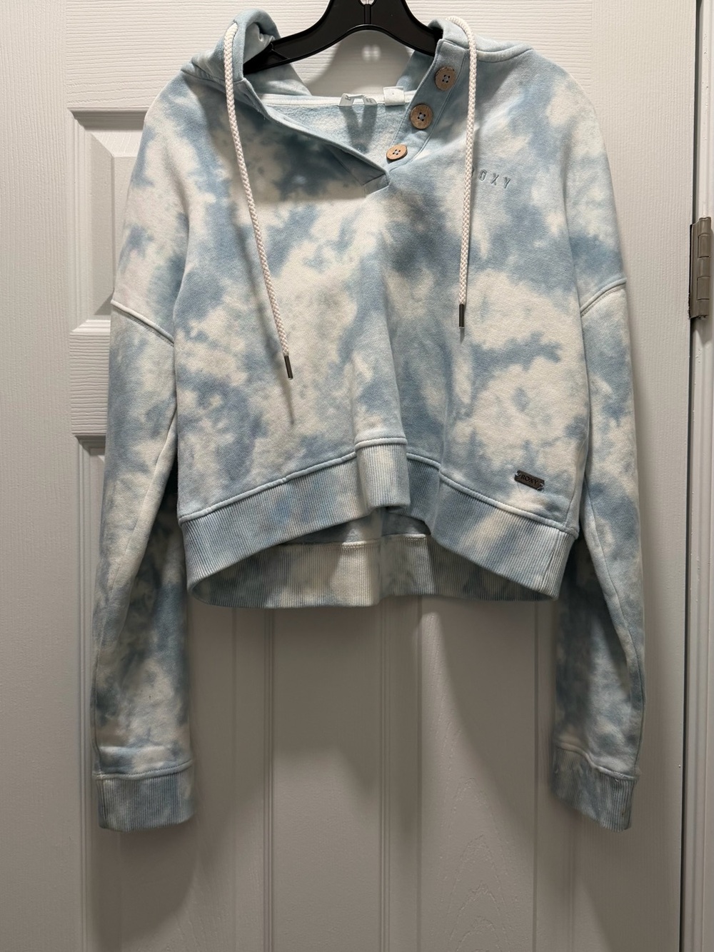 Roxy Women's Light Blue and White Tie-Dye Cropped Hoodie